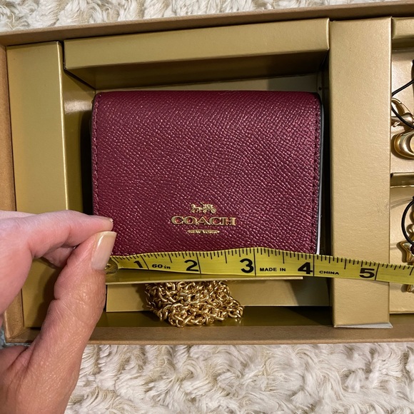 NWT NIB Coach Mini Black Cherry Color Wallet w/ Gold Chain & Attachable Charms - Picture 6 of 10